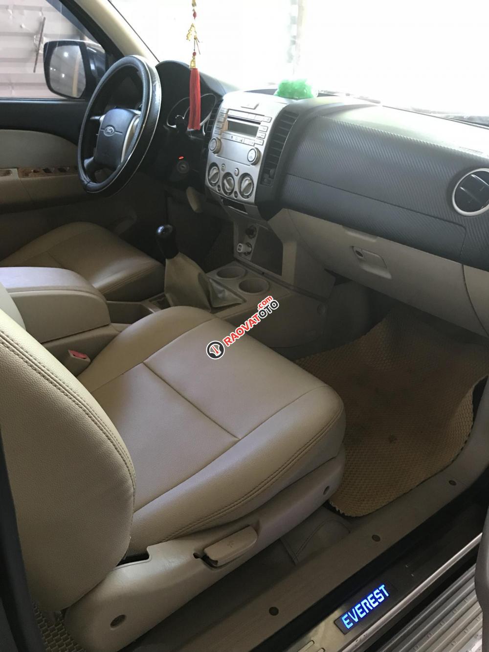 Xe Ford Everest sản xuất 2010 màu đen-6