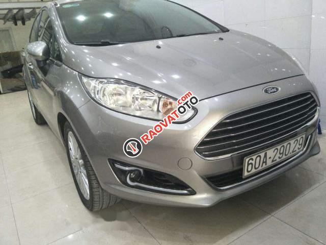 Cần bán Ford Fiesta Titanium sản xuất 2016, màu xám xe gia đình-5