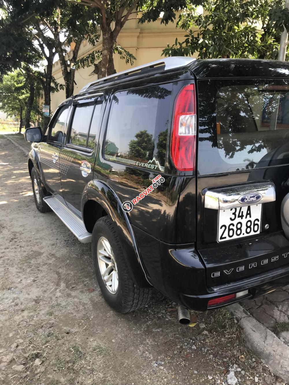 Xe Ford Everest sản xuất 2010 màu đen-2