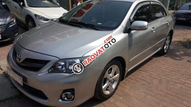 Cần bán gấp Toyota Corolla altis 2.0V 2013, màu bạc-2