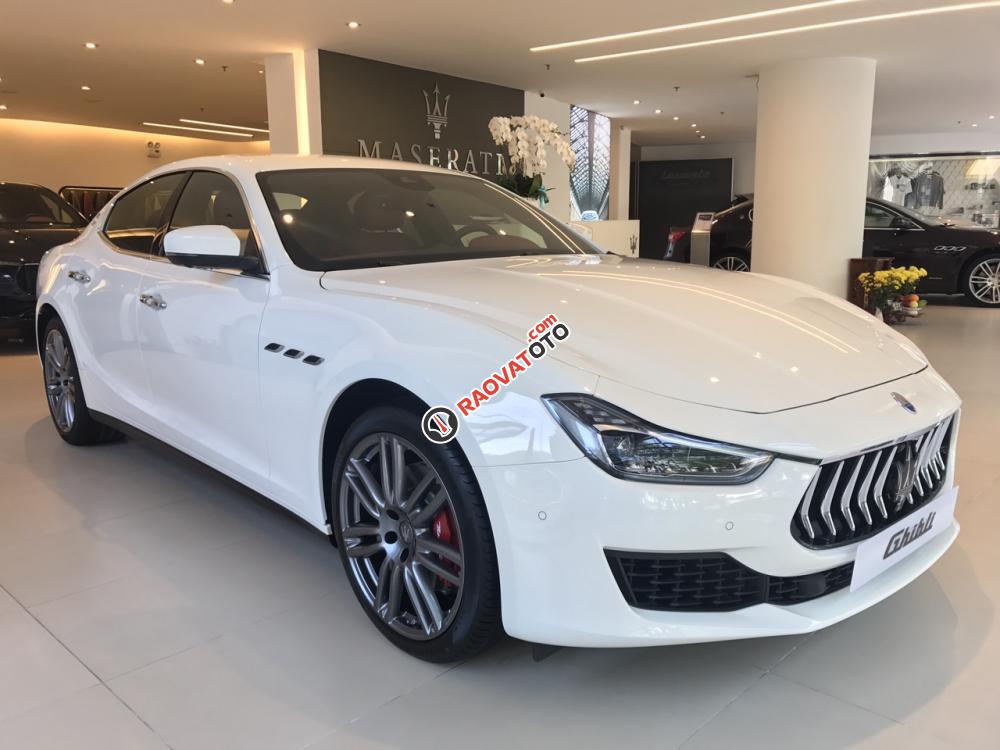 Bán xe Maserati Ghibli chính hãng 2018, màu trắng. LH: 0978877754, hỗ trợ tư vấn-0