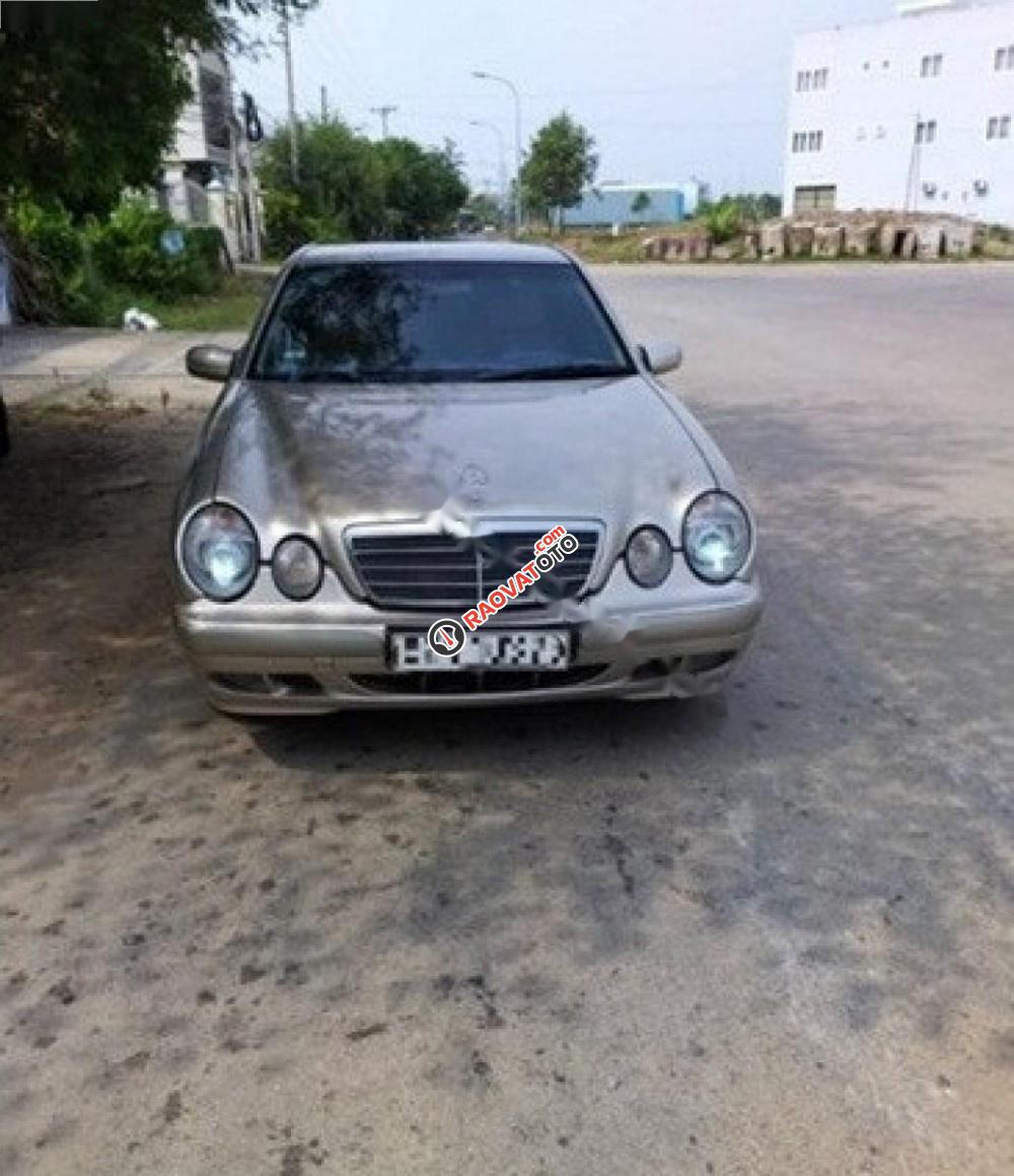 Cần bán xe Mercedes E240 2000 số sàn, giá 205tr-4