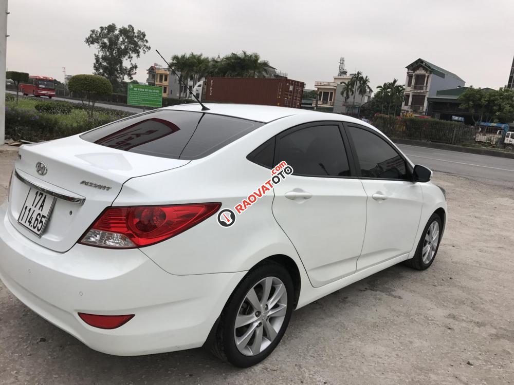 Xe Hyundai Accent năm 2012 màu trắng, xe nhập-5