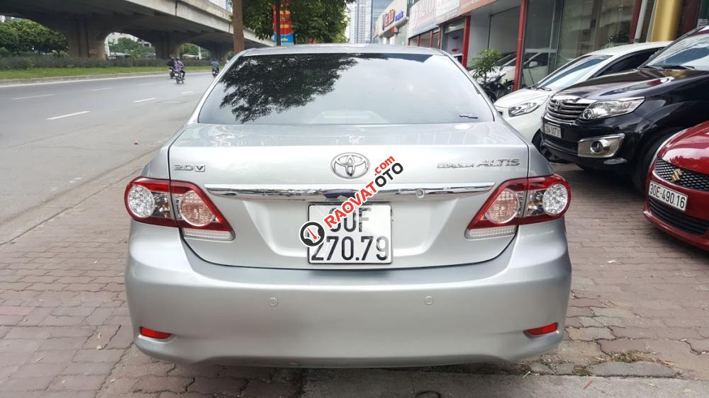 Cần bán xe Toyota Corolla altis 2.0V sản xuất 2013, màu bạc-2