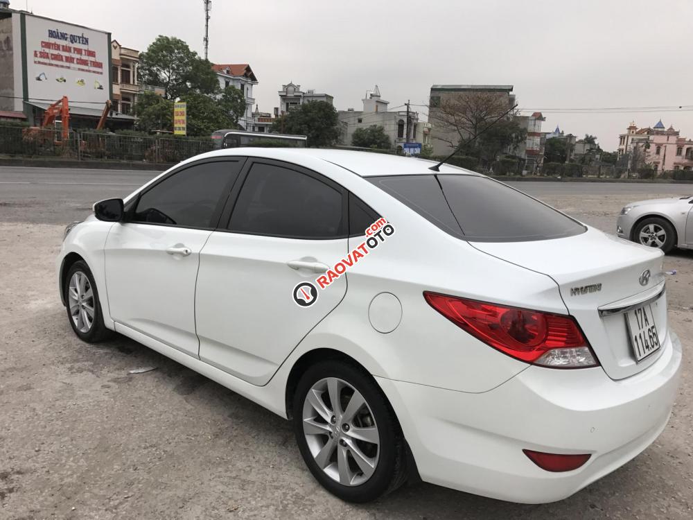 Xe Hyundai Accent năm 2012 màu trắng, xe nhập-4