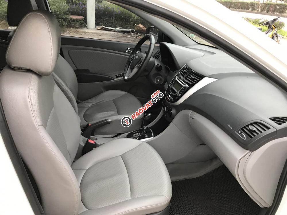 Xe Hyundai Accent năm 2012 màu trắng, xe nhập-6