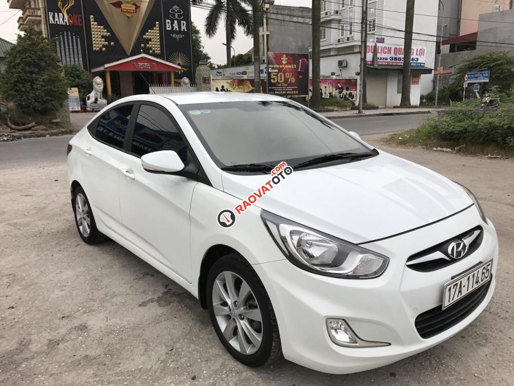 Xe Hyundai Accent năm 2012 màu trắng, xe nhập-2