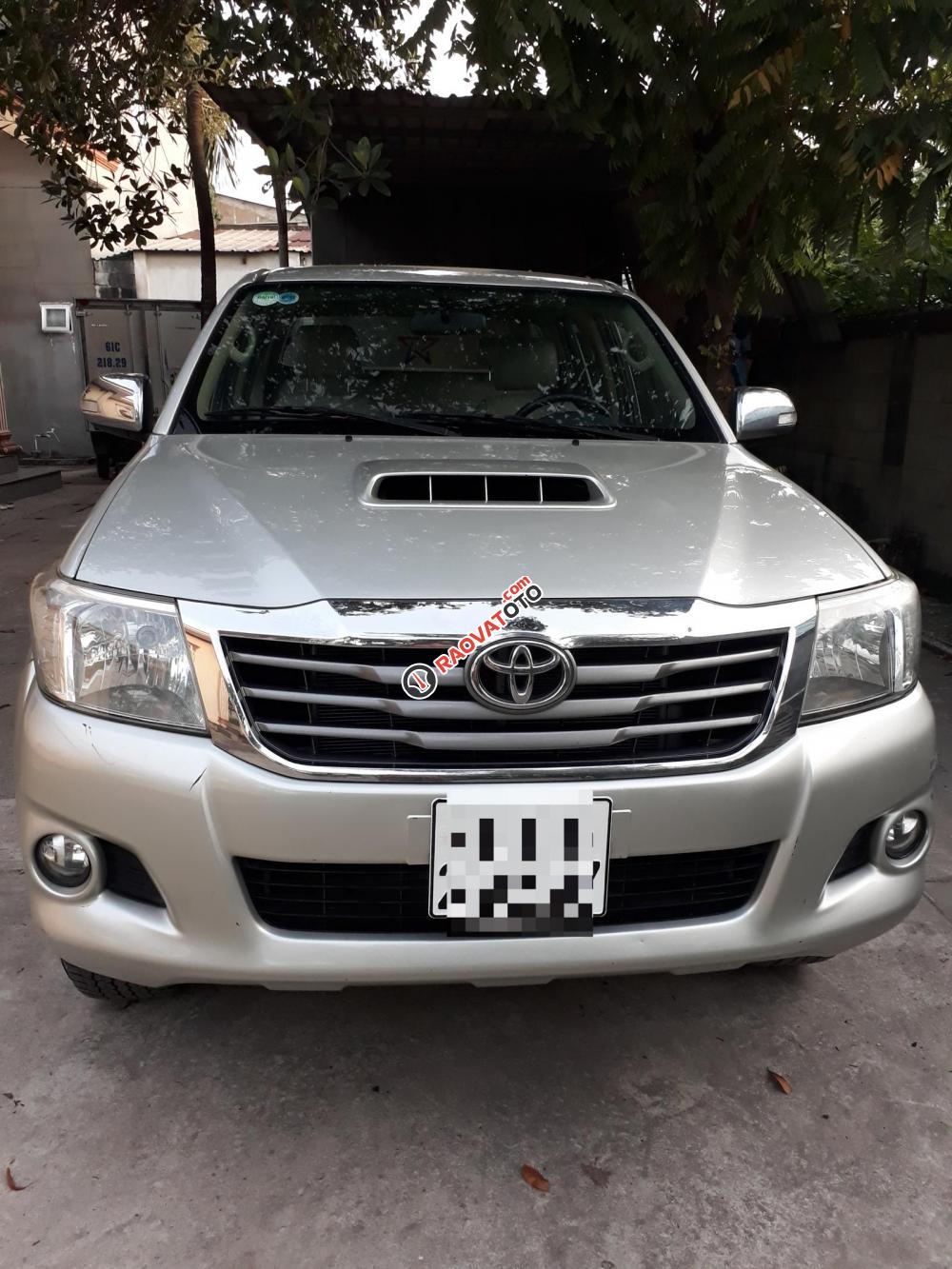 Cần bán xe Toyota Hilux E sản xuất 2014, màu bạc, nhập khẩu-0