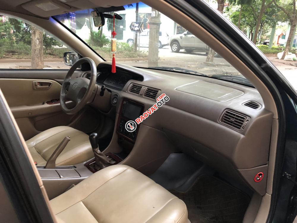 Cần bán xe Toyota Camry GLi năm 2000 máy 2.2-9