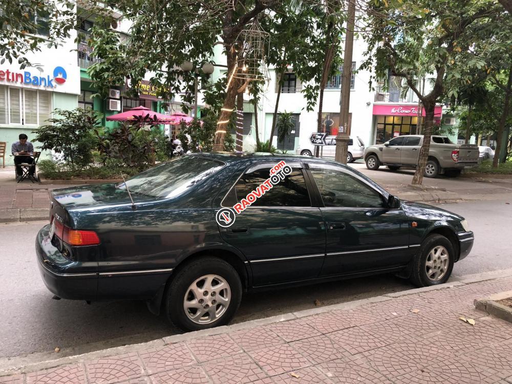 Cần bán xe Toyota Camry GLi năm 2000 máy 2.2-3