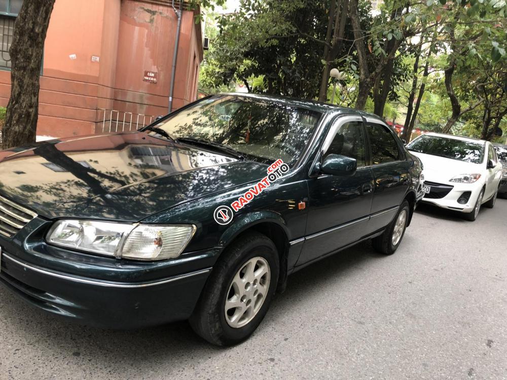 Cần bán xe Toyota Camry GLi năm 2000 máy 2.2-0