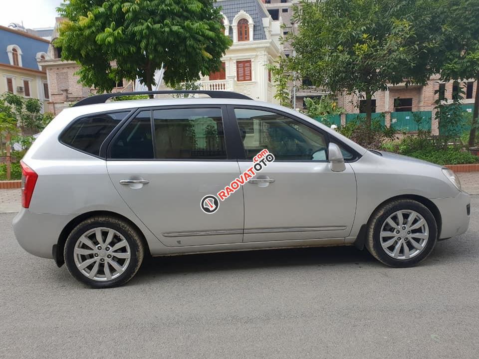 Cần bán Kia Carens đời 2010, màu bạc-1