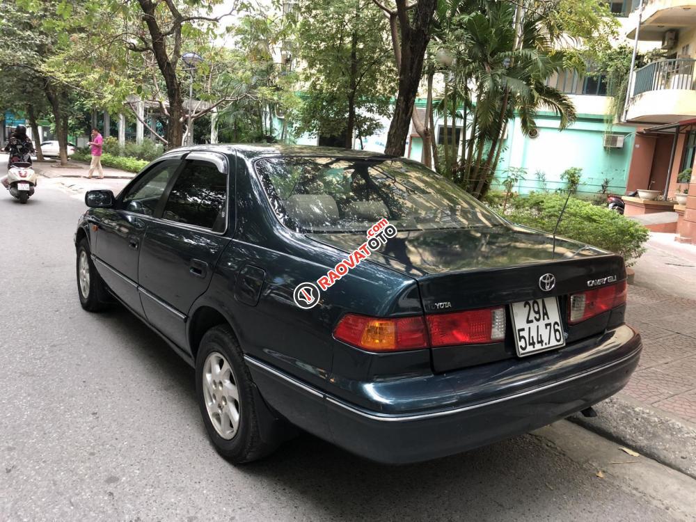 Cần bán xe Toyota Camry GLi năm 2000 máy 2.2-1