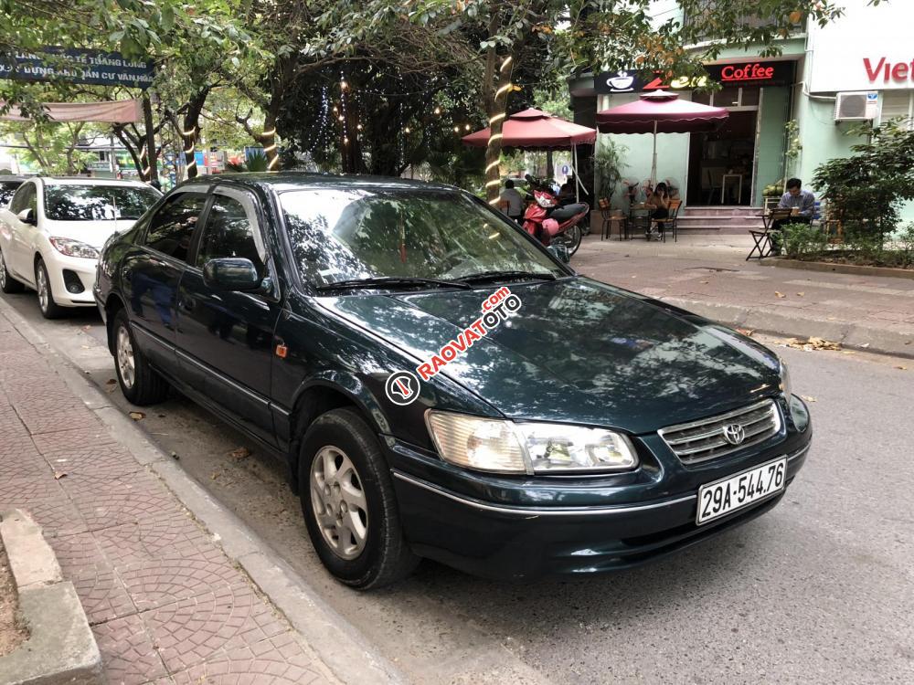 Cần bán xe Toyota Camry GLi năm 2000 máy 2.2-2