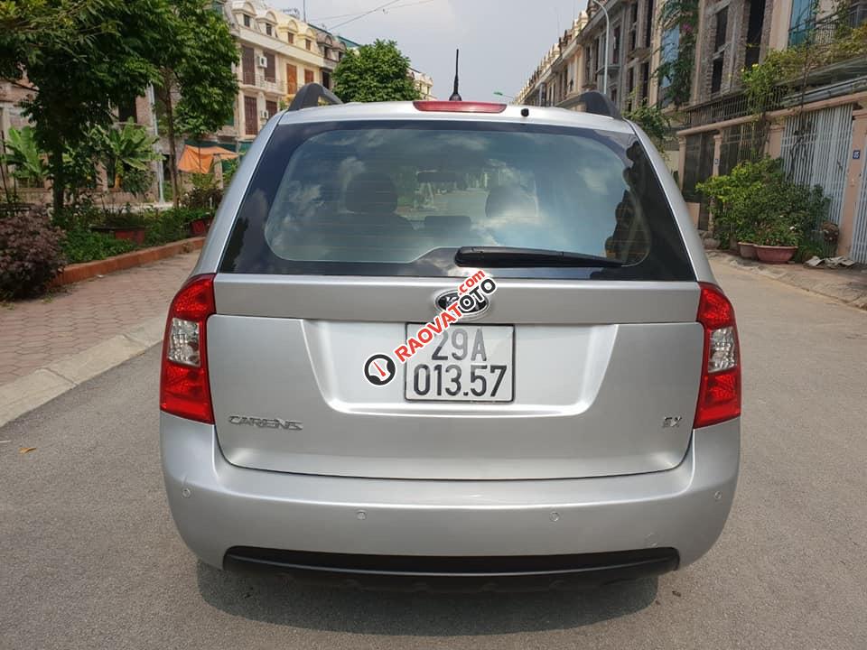 Cần bán Kia Carens đời 2010, màu bạc-2