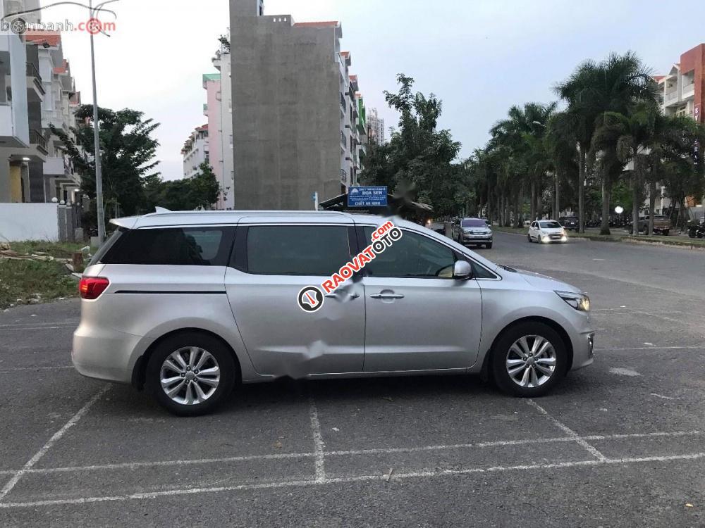 Bán xe Kia Sedona GATH đời 2017, màu bạc, nhập khẩu-0