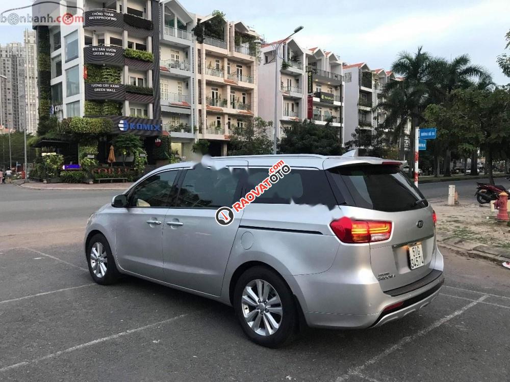 Bán xe Kia Sedona GATH đời 2017, màu bạc, nhập khẩu-1