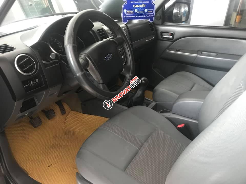 Cần bán xe Ford Everest MT đời 2013, màu đen giá thỏa thuận hỗ trợ vay ngân hàng, Hotline 0901267855-5