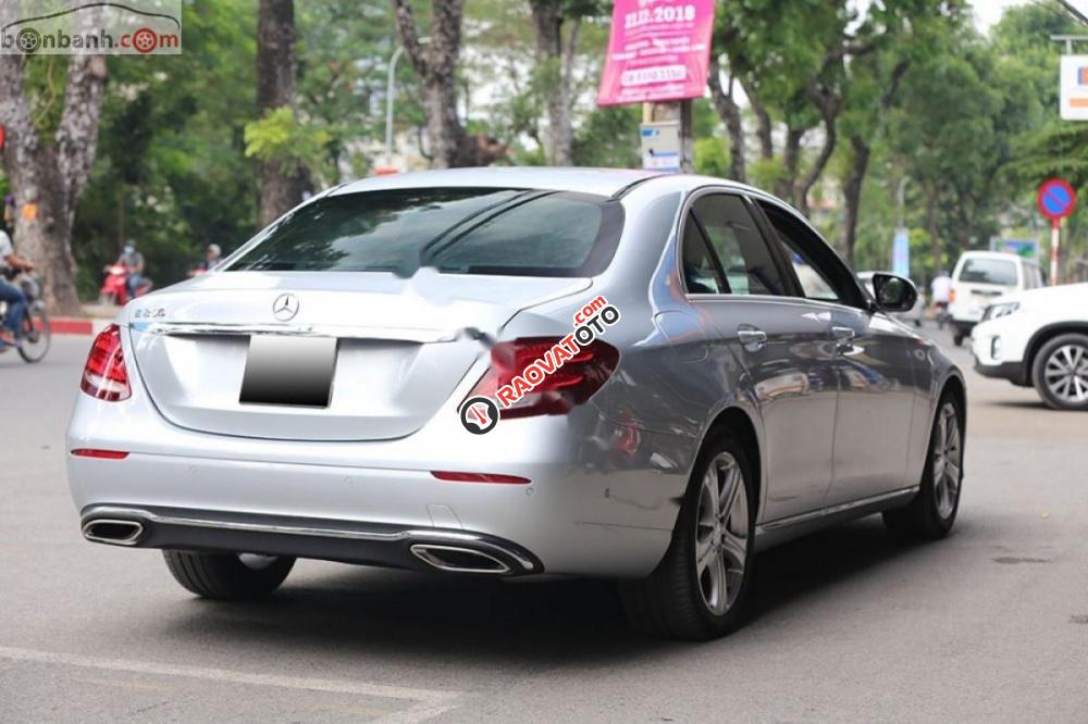 Showroom Sơn Tùng bán Mercedes E250 AMG đời 2016, màu bạc-6