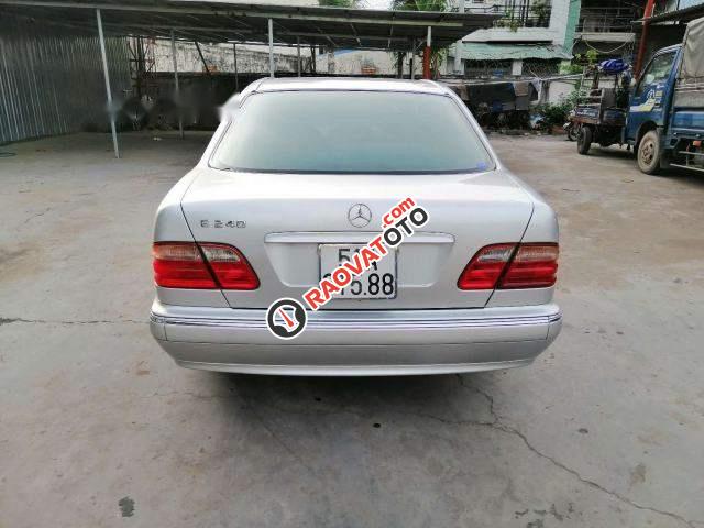 Cần bán Mercedes E240 sản xuất 2001, màu bạc, giá 185tr-1