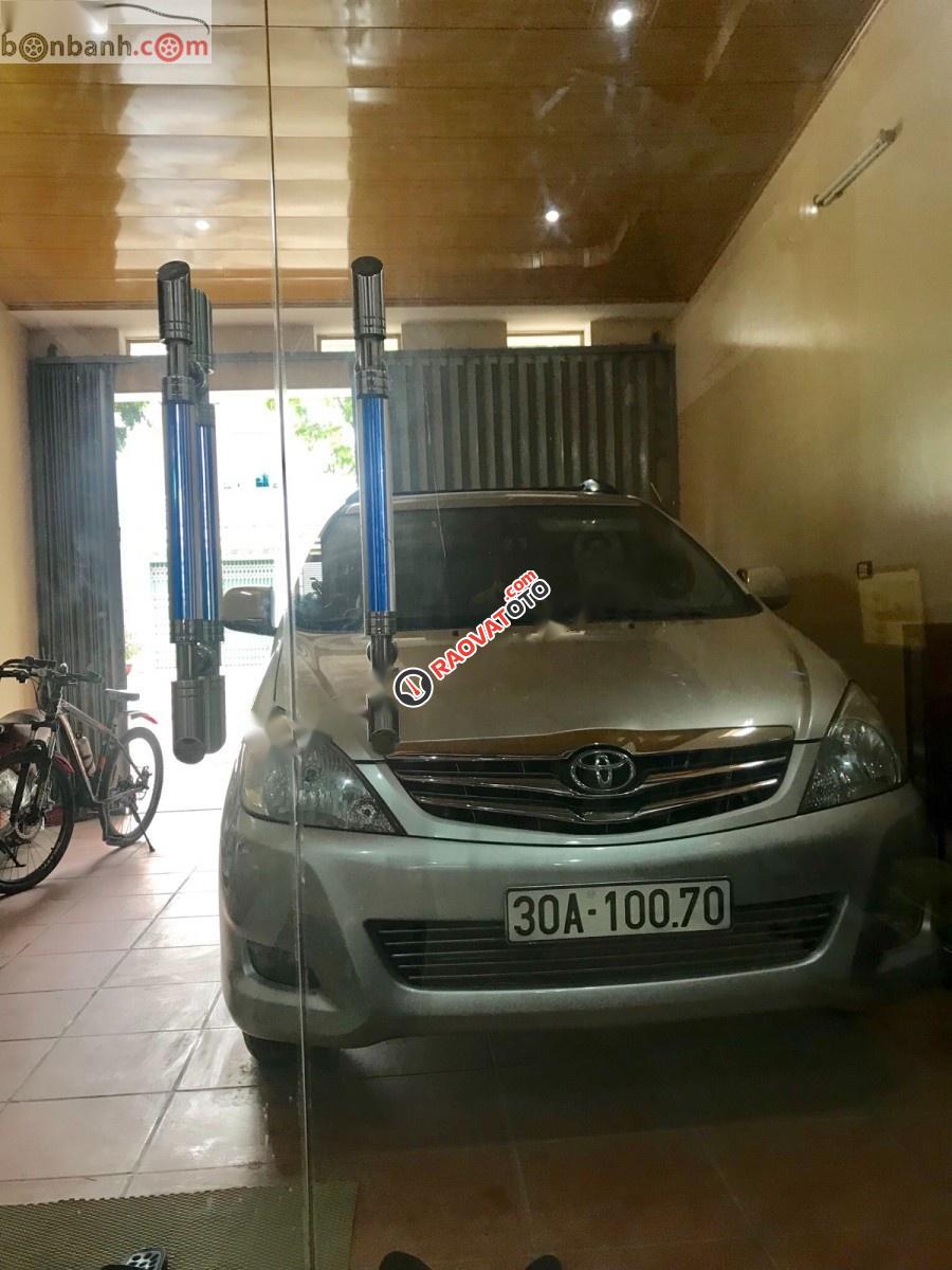 Cần bán gấp Toyota Innova đời 2008, màu bạc, 398 triệu-7