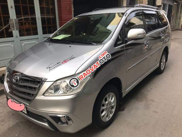 Cần bán lại xe Toyota Innova V sản xuất năm 2014, màu bạc còn mới-2