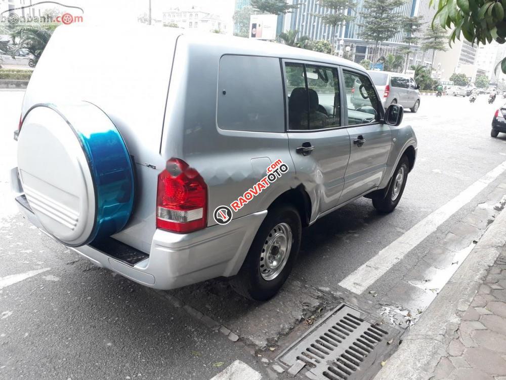 Cần bán lại xe Mitsubishi Pajero 3.0 đời 2005, màu bạc, xe nhập số sàn, 265tr-2