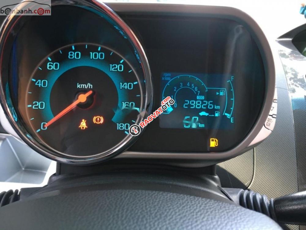 Bán ô tô Chevrolet Spark Duo năm 2017, màu trắng-6