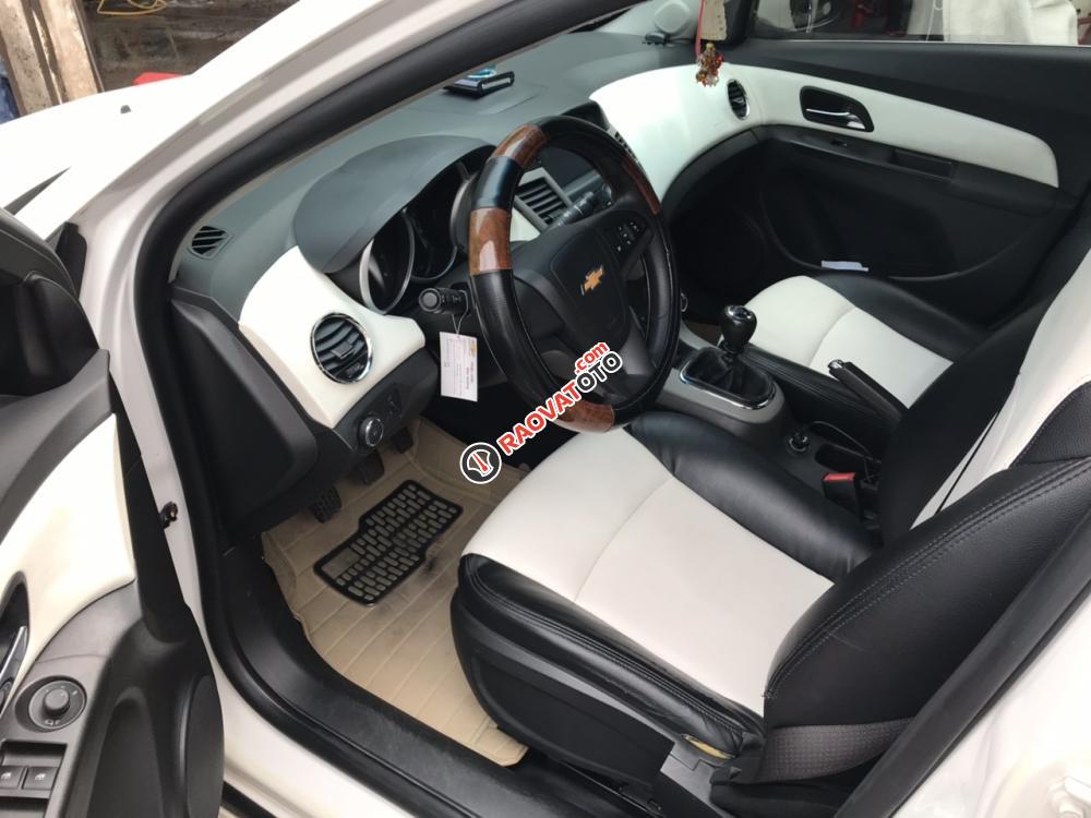 Cần bán xe Chevrolet Cruze 2015 màu trắng ngọc trai-0