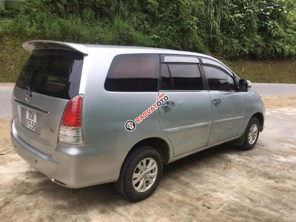 Cần bán Toyota Innova J năm 2009, màu bạc, giá 275tr-2