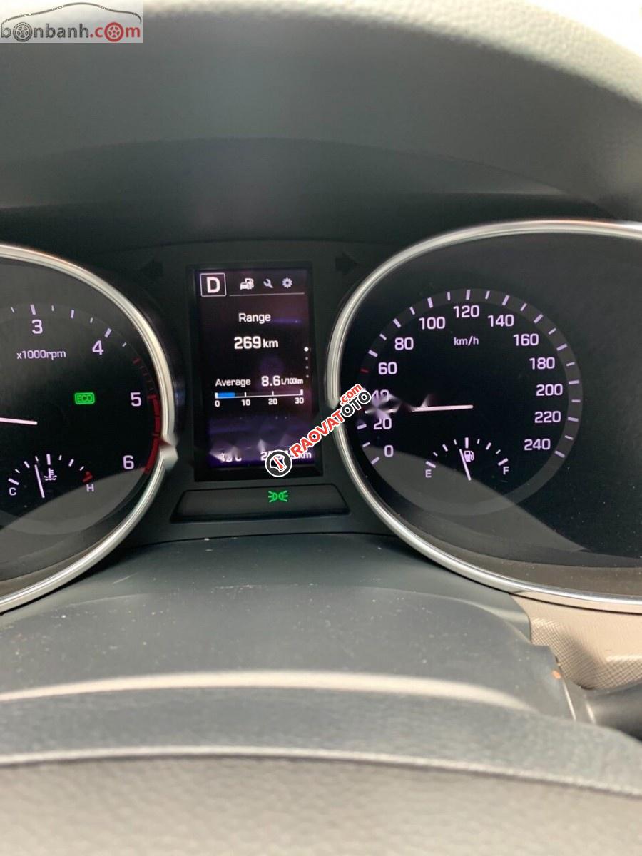 Bán xe Hyundai Santa Fe 2.2 CRDI đời 2017, màu bạc chính chủ-1