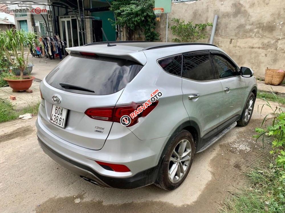 Bán xe Hyundai Santa Fe 2.2 CRDI đời 2017, màu bạc chính chủ-6