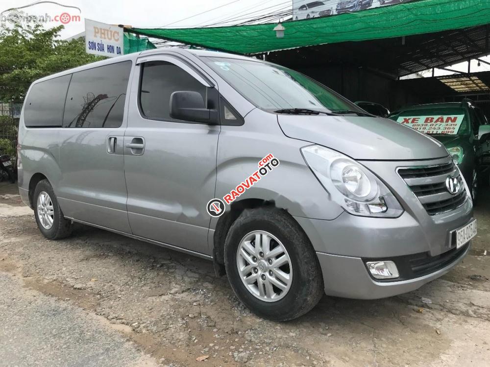 Cần bán xe Hyundai Starex 2.5MT đời 2016, màu bạc, nhập khẩu, giá 800tr-1