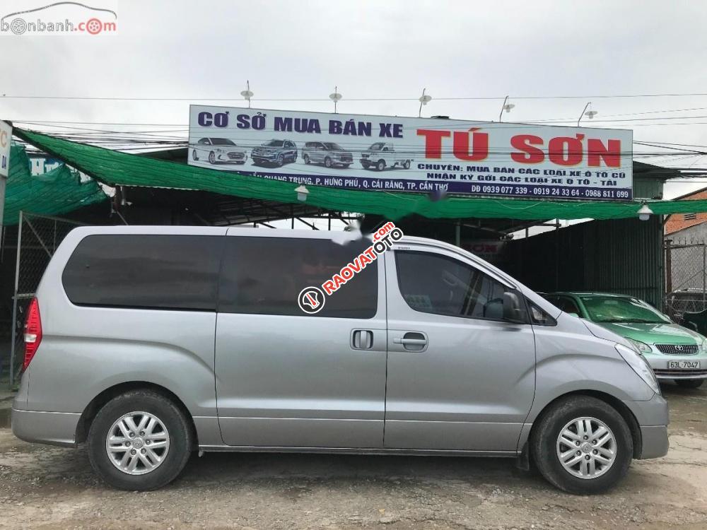 Cần bán xe Hyundai Starex 2.5MT đời 2016, màu bạc, nhập khẩu, giá 800tr-4