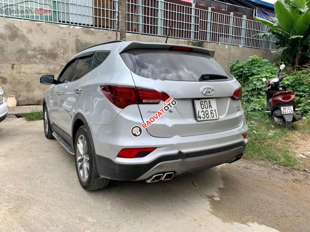 Bán xe Hyundai Santa Fe 2.2 CRDI đời 2017, màu bạc chính chủ-7