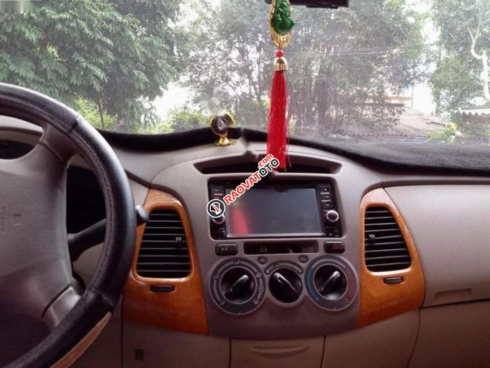 Cần bán Toyota Innova J năm 2009, màu bạc, giá 275tr-1