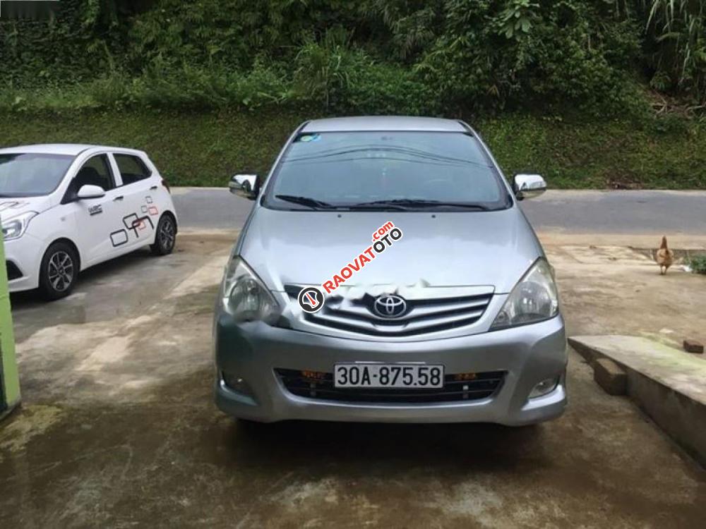 Cần bán Toyota Innova J năm 2009, màu bạc, giá 275tr-3