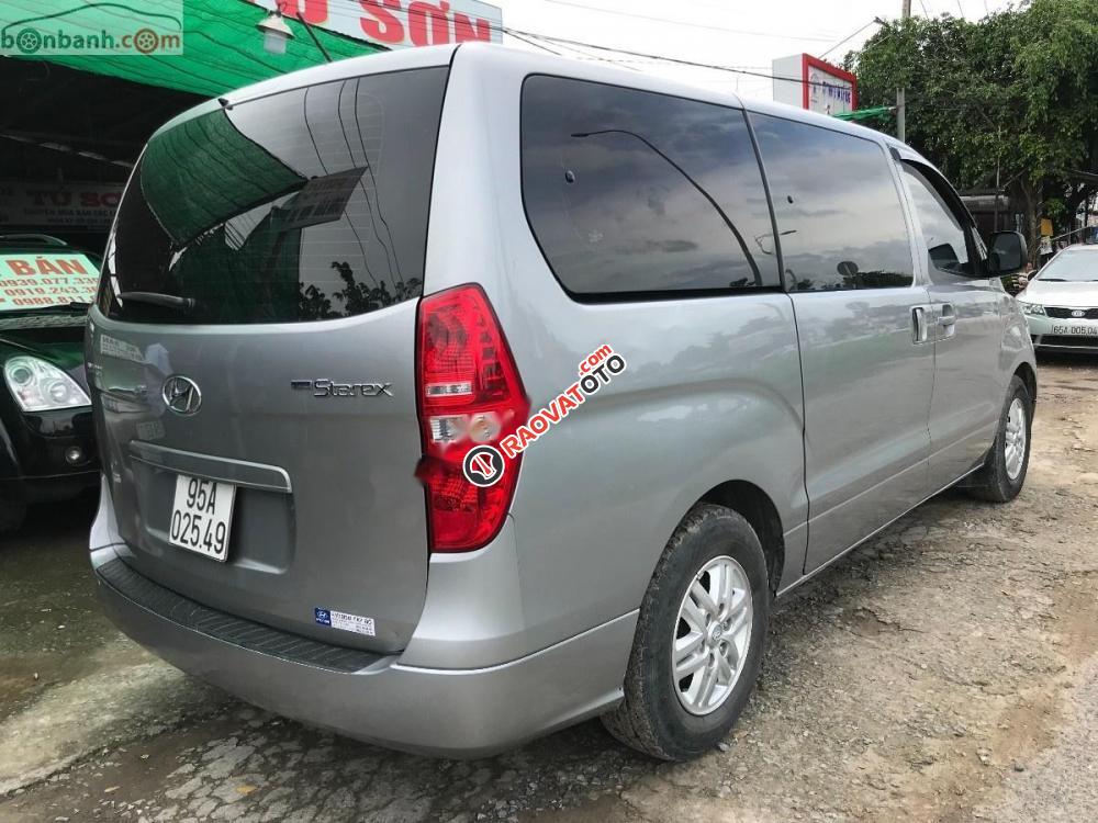 Cần bán xe Hyundai Starex 2.5MT đời 2016, màu bạc, nhập khẩu, giá 800tr-3