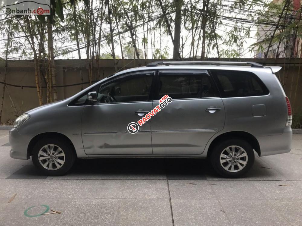 Bán ô tô Toyota Innova 2.0V năm sản xuất 2008, màu bạc chính chủ-1