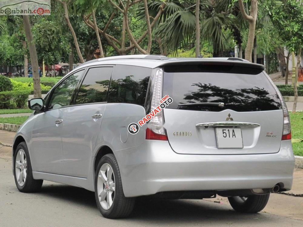 Cần bán Mitsubishi Grandis 2.4Mivec đời 2009, màu bạc-3