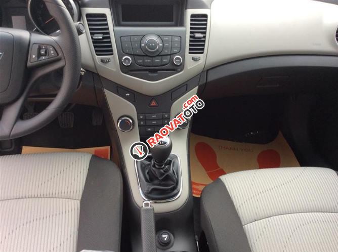 Bán nhanh Chevrolet Cruze 2015 màu vàng cát. Xe số sàn-5