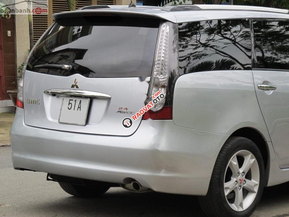 Cần bán Mitsubishi Grandis 2.4Mivec đời 2009, màu bạc-2