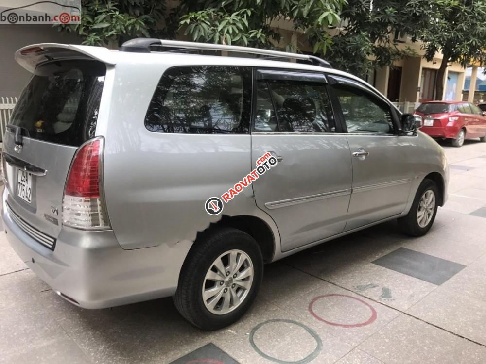 Bán ô tô Toyota Innova 2.0V năm sản xuất 2008, màu bạc chính chủ-0