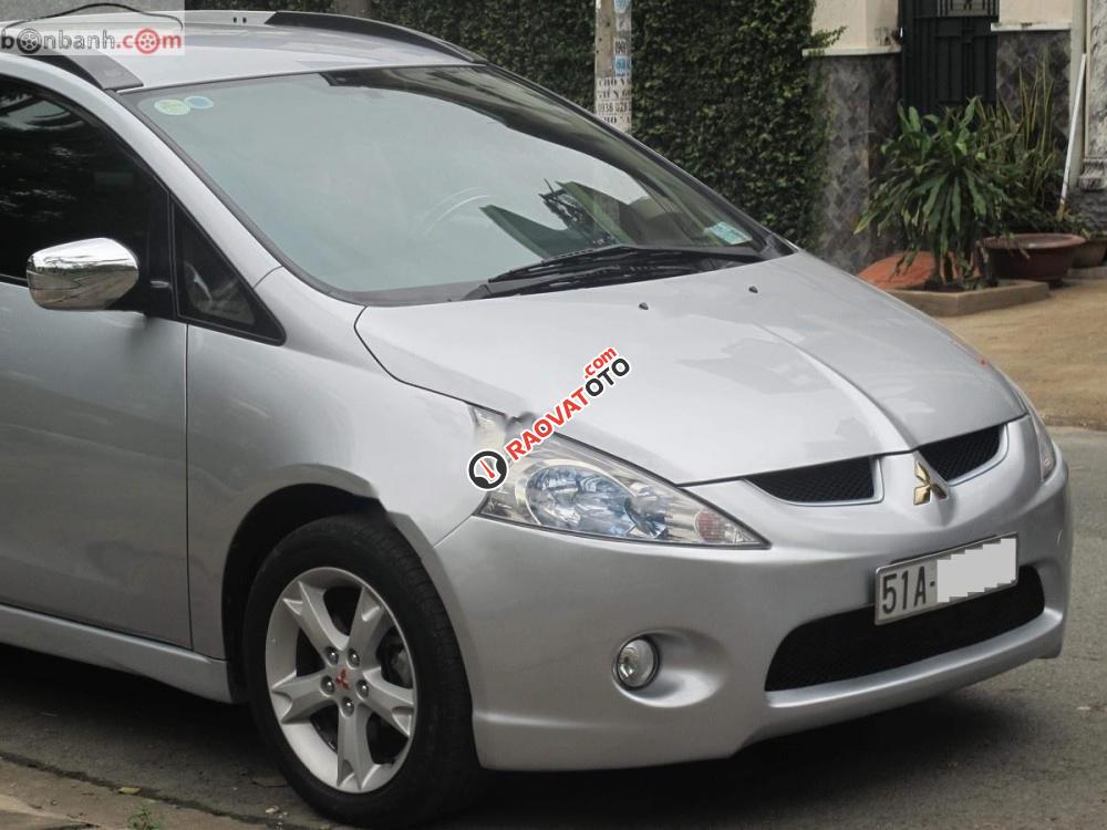 Cần bán Mitsubishi Grandis 2.4Mivec đời 2009, màu bạc-0