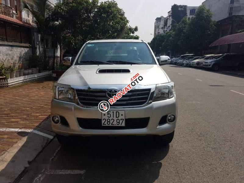 Chính chủ bán Toyota Hilux E 2014, màu bạc-2