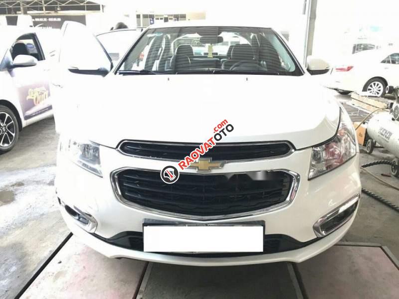 Bán Chevrolet Cruze LT 1.6 đời 2016, màu trắng, 446 triệu-0
