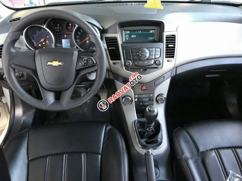 Bán Chevrolet Cruze LT 1.6 đời 2016, màu trắng, 446 triệu-3