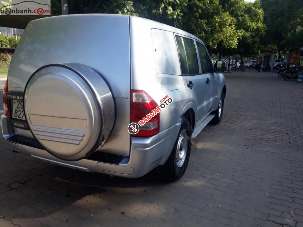 Bán ô tô Mitsubishi Pajero 3.0 sản xuất năm 2005, màu bạc, nhập khẩu số sàn, giá chỉ 260 triệu-3