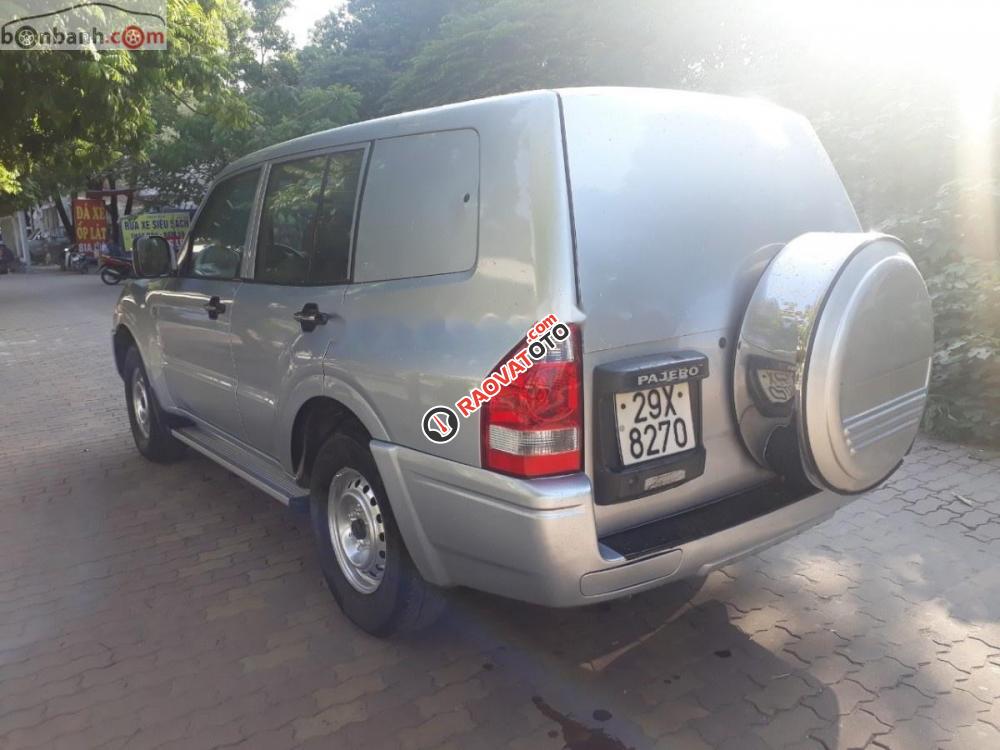 Bán ô tô Mitsubishi Pajero 3.0 sản xuất năm 2005, màu bạc, nhập khẩu số sàn, giá chỉ 260 triệu-2