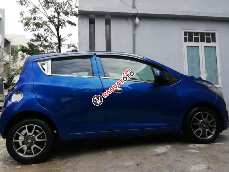 Bán xe Chevrolet Spark LT 2015, màu xanh lam còn mới-0